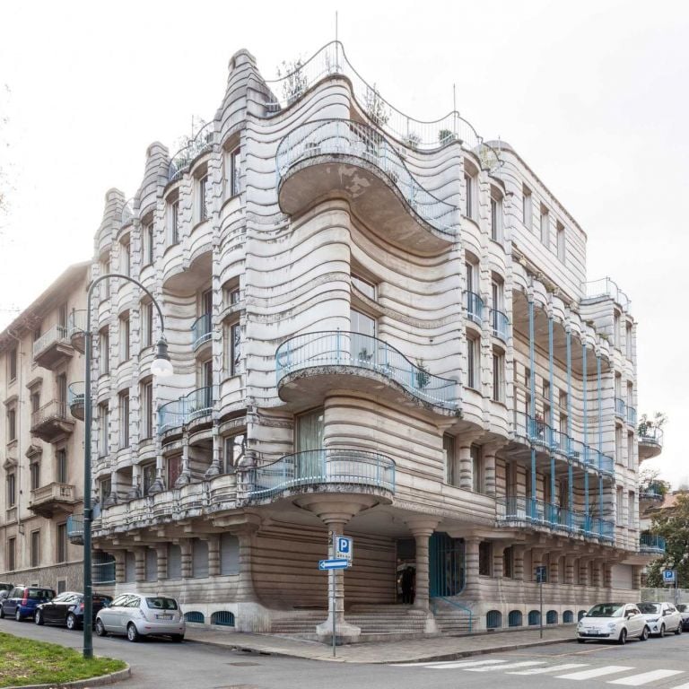 Jaretti e Luzi, Palazzo dell'Obelisco, Torino. Vista d’angolo dell’edificio. Photo Lucio Beltrami. Courtesy Gangemi Editore