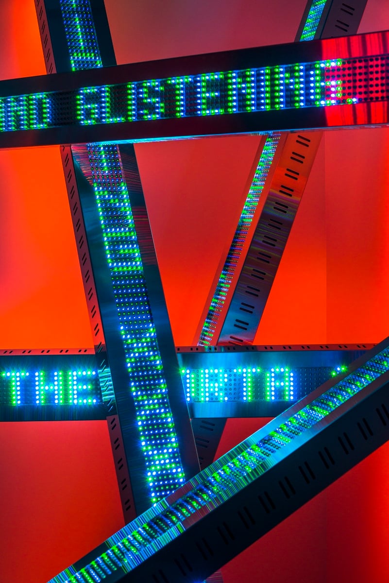 La megamostra di Jenny Holzer al Guggenheim di Bilbao