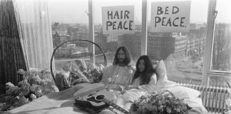 John Lennon e Yoko Ono all'Hotel Hilton di Amsterdam, 1969 foto Eric Koch : Anefo fonte Wikipedia