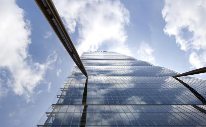 Looking up, Allianz Tower (2014), Alessandra Chemollo