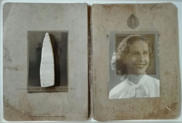 Maria Gagliardi, Biografia E.L., 2018, foto d’epoca e tecnica mista su copertina antica, cm 23 x 32