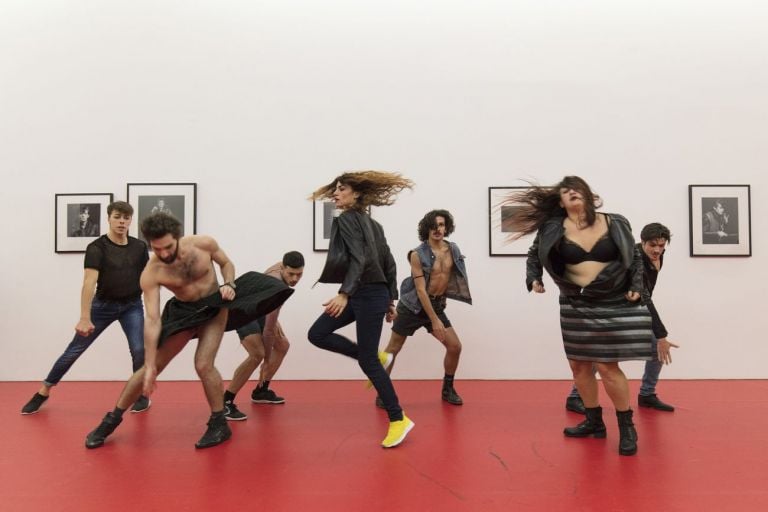 Olivier Dubois, In Dialogue With Bob. Coreografia per la mostra “Robert Mapplethorpe. Coreografia per una mostra”. Courtesy Fondazione Donnaregina per le arti contemporanee, Napoli. Photo © Amedeo Benestante