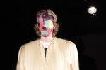 Pauline Boudry - Renate Lorenz, I Want, 2015, still da video. Performance Sharon Hayes. Courtesy of Ellen de Bruijne Projects and Marcelle Alix; and the artists