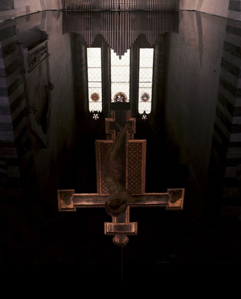 Per Barclay, Cimabue 2, Chiesa di San Domenico, Arezzo, 2014. Courtesy Otto Gallery, Bologna. Photo Dario Lasagni