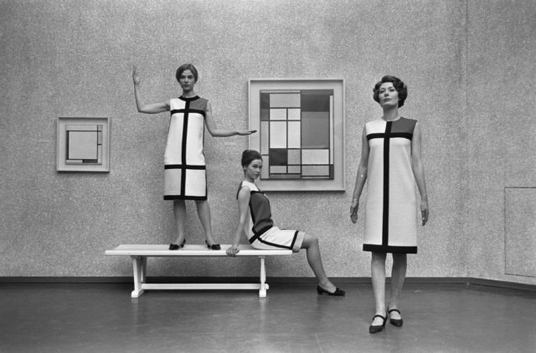 Tre abiti da cocktail, omaggio a Piet Mondrian © Yves Saint Laurent. Photo Eric Koch Nationaal Archief