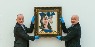 Urs Schaeppi, CEO Swisscom, and Sam Keller, Director Fondation Beyeler, with Pablo Picasso, Buste de femme au chapeau (Dora), 1939. Fondation Beyeler, Riehen:Basel, Sammlung Beyeler. ©2019, Succession Picasso - Paris