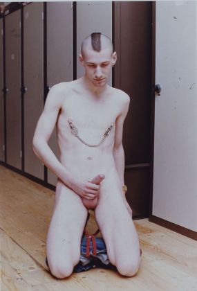 Wolfgang Tillmans, Kneeling nude, 1997. Courtesy Galerie Buchholz, Berlino Colonia
