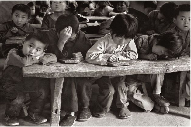 Zeng Yi, My Classroom, 1983 © photo Zeng Yi. Musei Civici del Castello Visconteo, Pavia