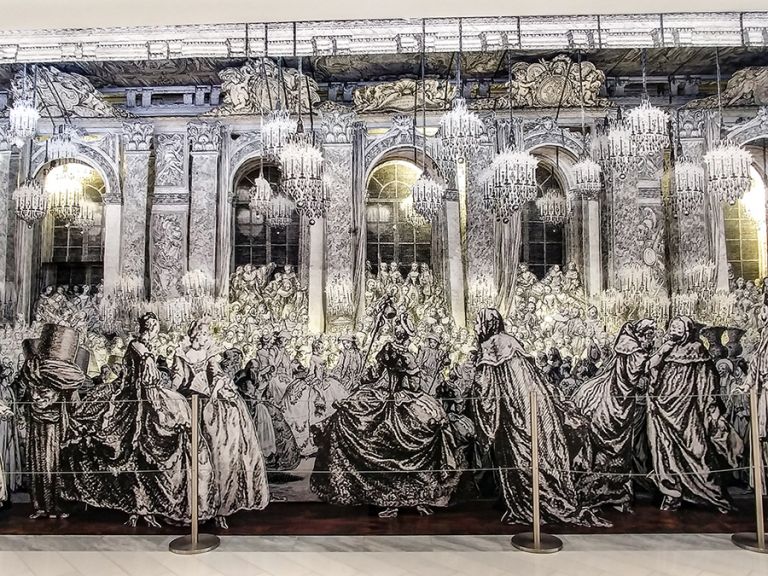 L’opera Romeo And Juliet (2019) di Rachel Feinstein, parte del programma HYxOffTheWall, all’interno di 20 Hudson Yards. Foto: Maurita Cardone