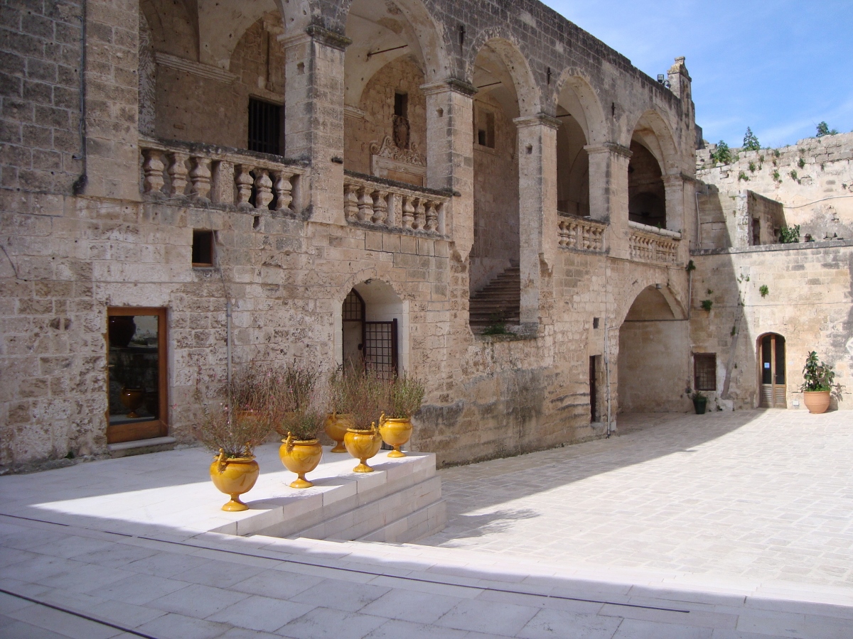 Castello Episcopio - Cortile interno 