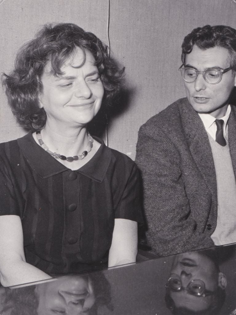 Agenzia fotografica PIALEX, Elsa Morante presenta il suo nuovo libro Lo scialle andaluso con Cesare Garboli, Libreria Einaudi, Roma, dicembre 1963