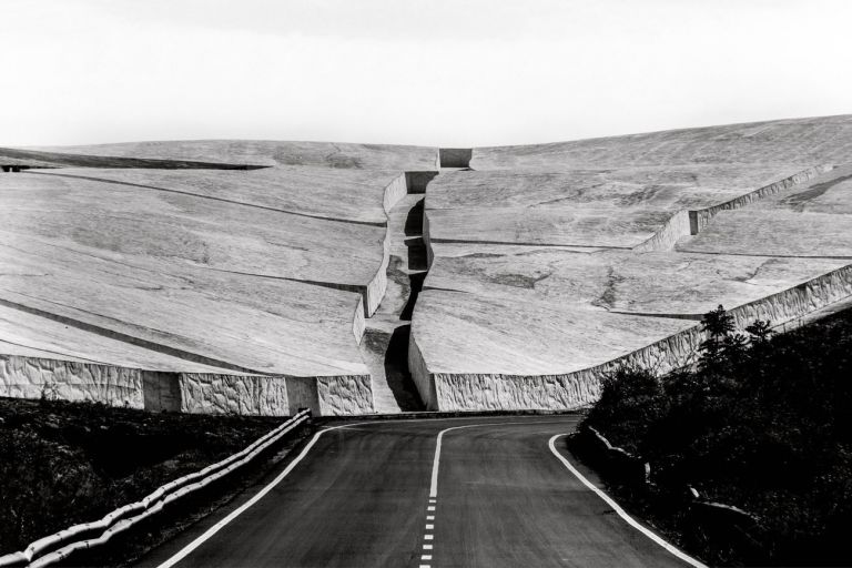 Aurelio Amendola, Alberto Burri Grande Cretto Gibellina, 2018. Fotografia su Dibond © Aurelio Amendola. Courtesy Magonza, Arezzo