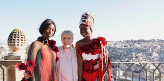 Betty Williams con Absa e Jennifer