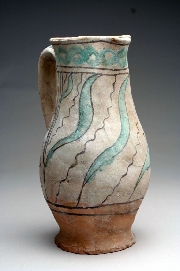 Boccale con decoro vegetale, 1320-40, Montelupo, Museo della Ceramica