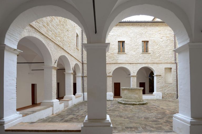 Complesso monumetale di Santa Lucia, Serra San Quirico. Chiostro. Photo credits Michele Alberto Sereni