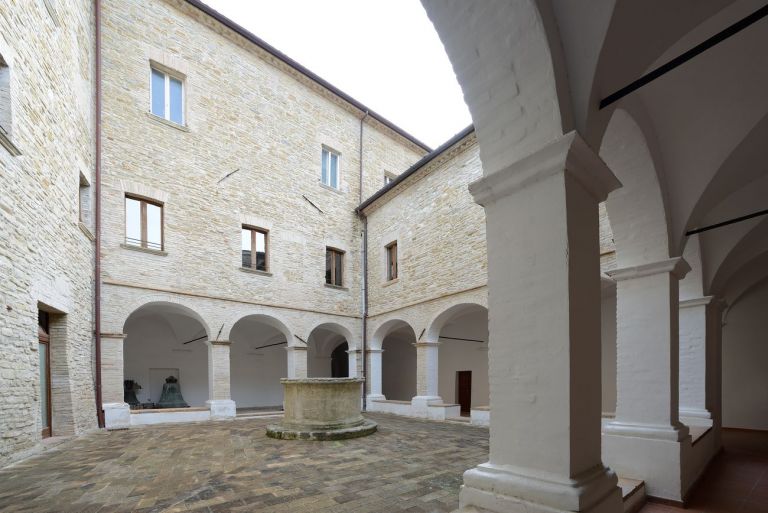 Complesso monumetale di Santa Lucia, Serra San Quirico. Chiostro. Photo credits Michele Alberto Sereni