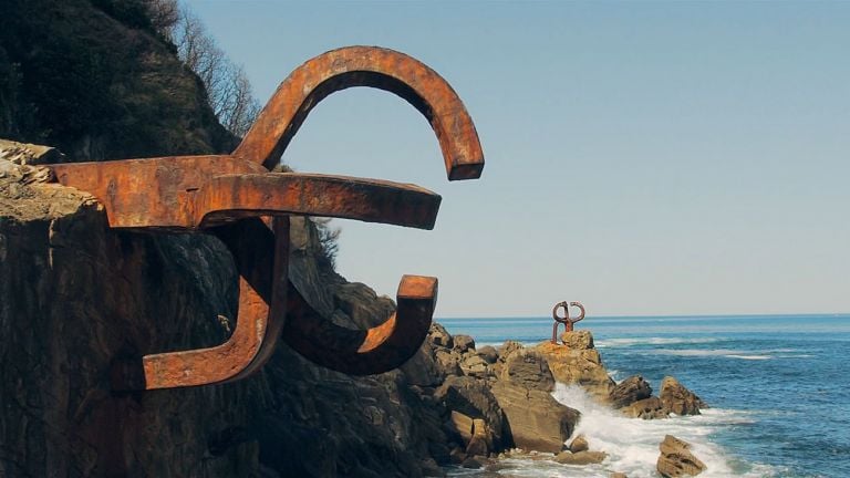 Eduardo Chillida, Peine del viento, 1977. Courtesy Chillida Leku © Successione Eduardo Chillida