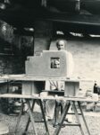 Eduardo Chillida con Pili en Grasse, 1985 © Zabalaga Leku. San Sebastián, VEGAP, 2019. Successione Eduardo Chillida e Hauser & Wirth. Photo Hans Spinner