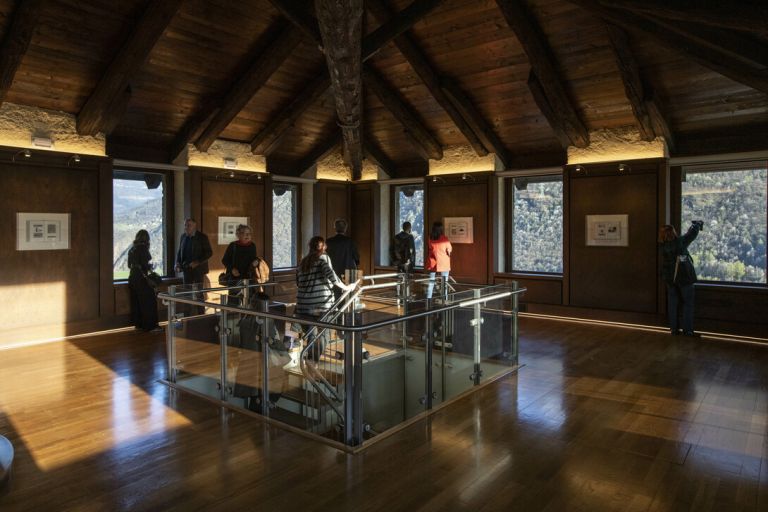 Emilio Isgrò, I 35 libri dei Promessi Sposi cancellati, installation view. Credit photo Moreno Vignolini