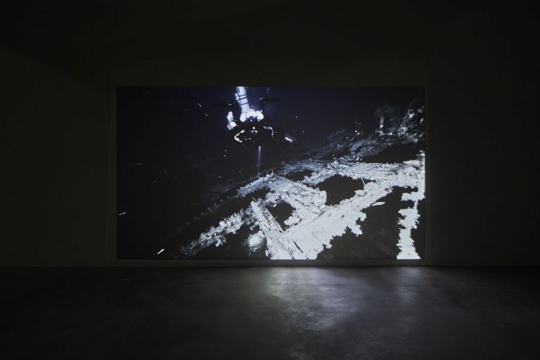 Giorgio Andreotta Calò, Senza titolo (Jona), 2019. Installation view at Pirelli HangarBicocca, Milano 2019. Commissioned and produced by Pirelli HangarBicocca. Courtesy of the artist and Pirelli HangarBicocca. Photo Agostino Osio