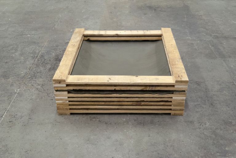 Gianluca Brando, Senza titolo (fall), 2018, legno, argilla, metallo. Installation view at Cripta747, Torino