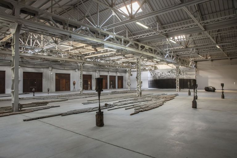 Giorgio Andreotta Calò. CITTÀDIMILANO. Exhibition view at Pirelli HangarBicocca, Milano 2019. Courtesy of the artist & Pirelli HangarBicocca. Photo Agostino Osio