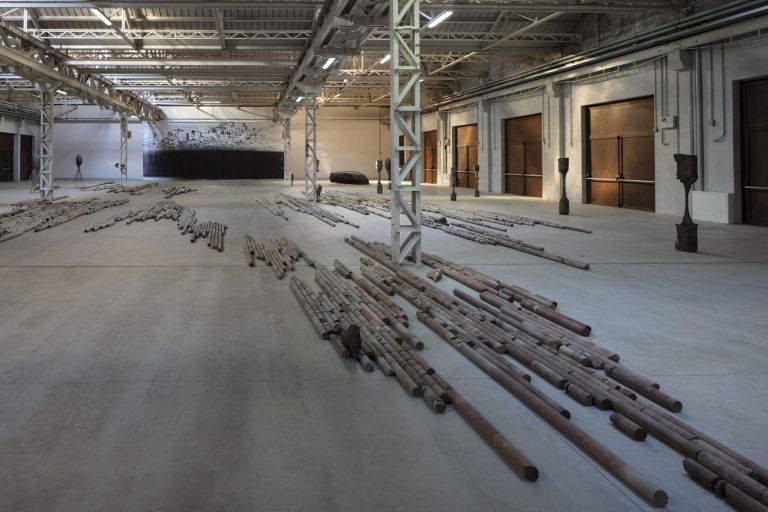 Giorgio Andreotta Calò. CITTÀDIMILANO. Exhibition view at Pirelli HangarBicocca, Milano 2019. Courtesy of the artist & Pirelli HangarBicocca. Photo Agostino Osio