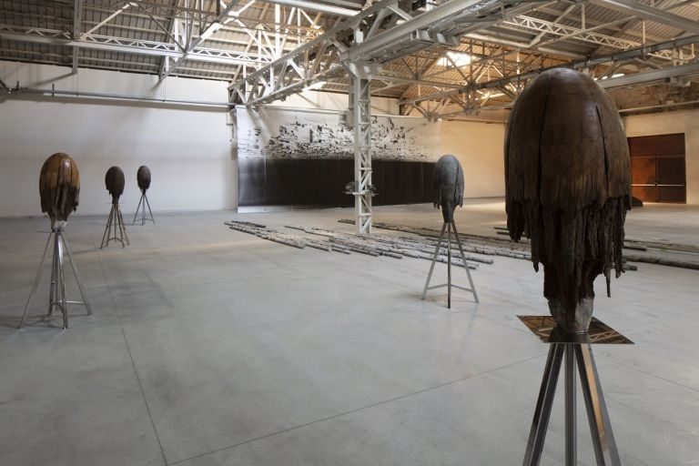 Giorgio Andreotta Calò, Medusa (B), 2014. Installation view at Pirelli HangarBicocca, Milano 2019. Courtesy of the artist and Pirelli HangarBicocca. Photo Agostino Osio