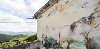 Il murale di Bellobono a Roccafluvione appena terminato