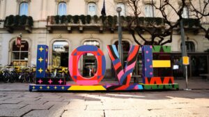 Tutto è LOVE. Camilla Falsini invade Milano, miart e Fidenza Village con arte, moda e illustrazione