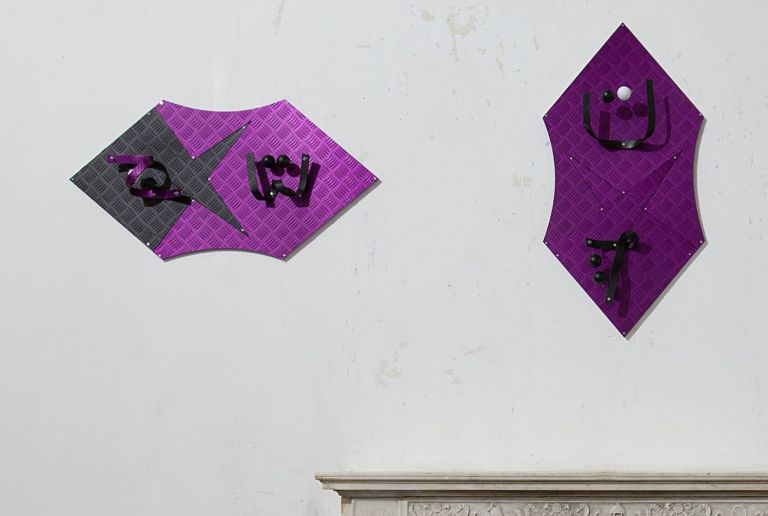 Luca Pozzi, Fingers Crossed (purple five, detail), 2017. Photo Francesco Casarin