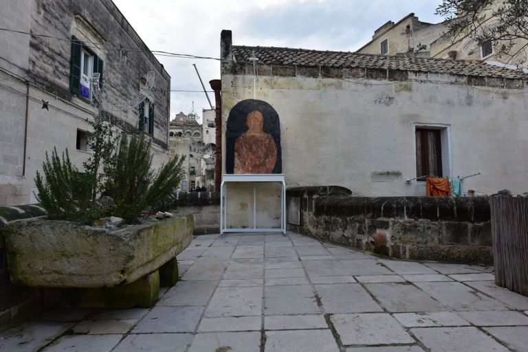 Matera Alberga. Opera di Filippo Riniolo presso Locanda di San Martino, Matera. Photo Michelangelo Camardo