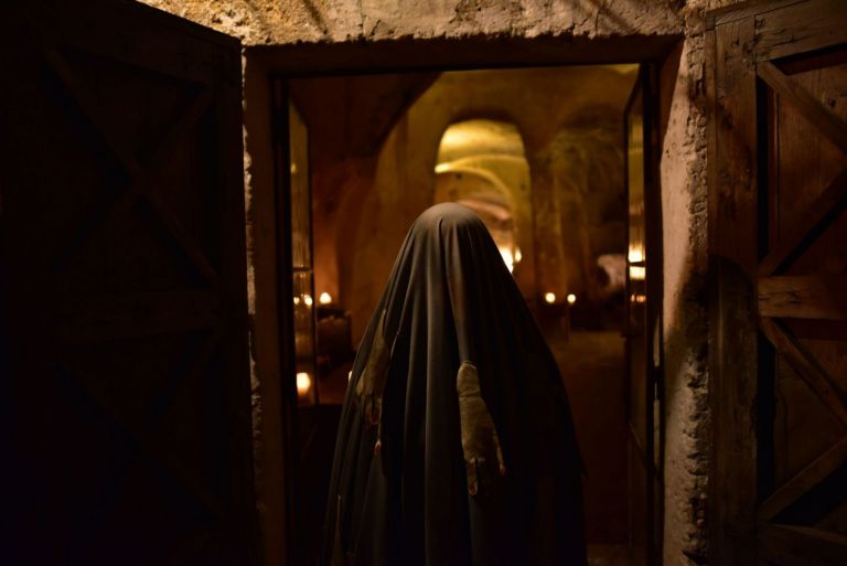 Matera Alberga. Performance e installazione di Georgina Starr presso Sextantio Le Grotte della Civita, Matera. Photo Michelangelo Camardo