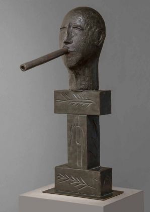 Mimmo Paladino, Uomo con flauto, bronzo, cm 68x47x26. Collezione privata