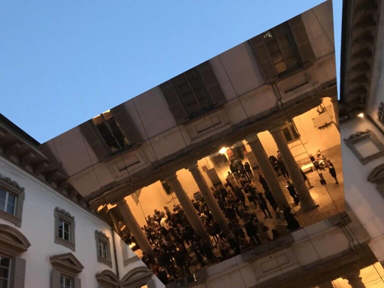 L’installazione di Pezo von Ellrichshausen a Palazzo Litta. ph. Maurizio Tosi