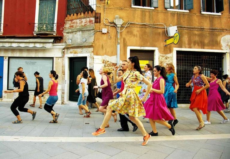 Performance della School of Narrative Dance di Marinella Senatore. Photo credit Samonà