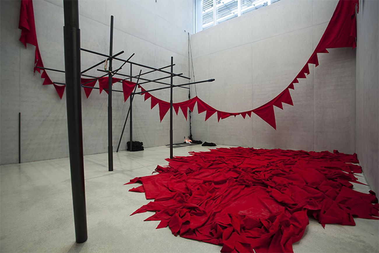 Sheela Gowda, And that is no lie, 2015. Installation view at Pérez Art Museum, Miami 2015. Courtesy l’artista & Pérez Art Museum. Photo Oriol Tarridas