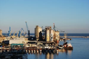 Porto Di Ancona: abbattuta un’opera di Blu ed Ericailcane. L’effimero dell’arte urbana