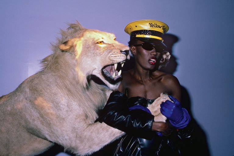 Volker Hinz, Grace Jones tema “Confinement”, Area, New York, 1984.  © Volker Hinz