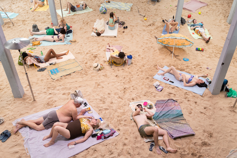 La “spiaggia” del Padiglione della Lituania sarà in mostra in Germania in un’ex piscina