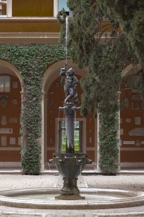 Paul Manship (1912 Fellow) Heracliscus Fountain, 1914‒18 (unveiled 1921) Bronze and Missouri red granite Total height 5.08 m (16 ft. 8 in.); statue 1.18 m (3 ft. 10 ½ in.) Cortile of the McKim, Mead & White Building, American Academy in Rome Image credit: Photograph by Giorgio Benni