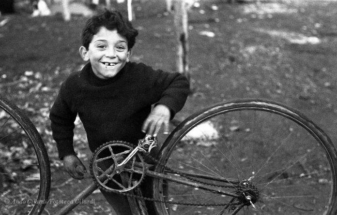 Ando Gilardi,Bambini, Roma 1953. Courtesy GAM Torino