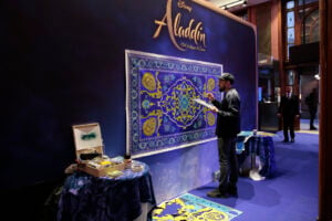 Disney. Il tappeto volante di Aladdin re-interpretato dall’artista KOI