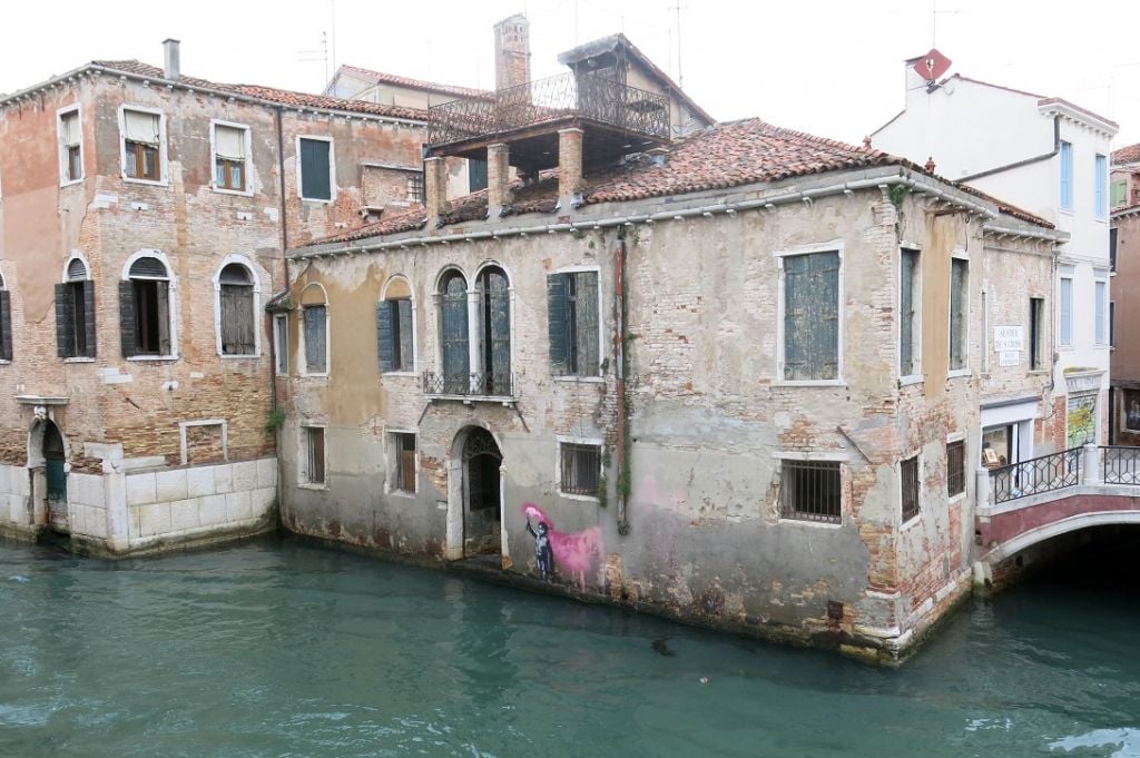 Banksy Venice, courtesy photo Lapo Simeoni