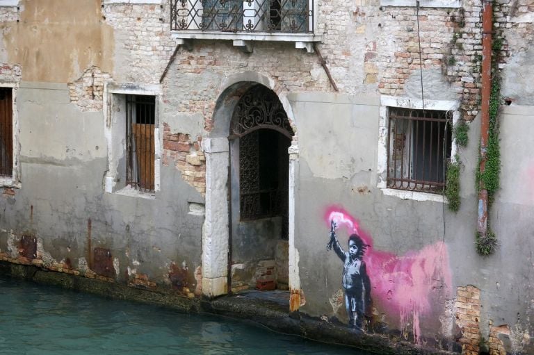 Migrant Child di Banksy a Venezia. Photo Lapo Simeoni