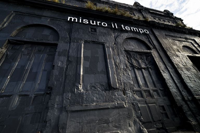 Bianco Valente, Misuro il tempo, Pio Monte della Misericordia, Ischia ph Mario Laporta