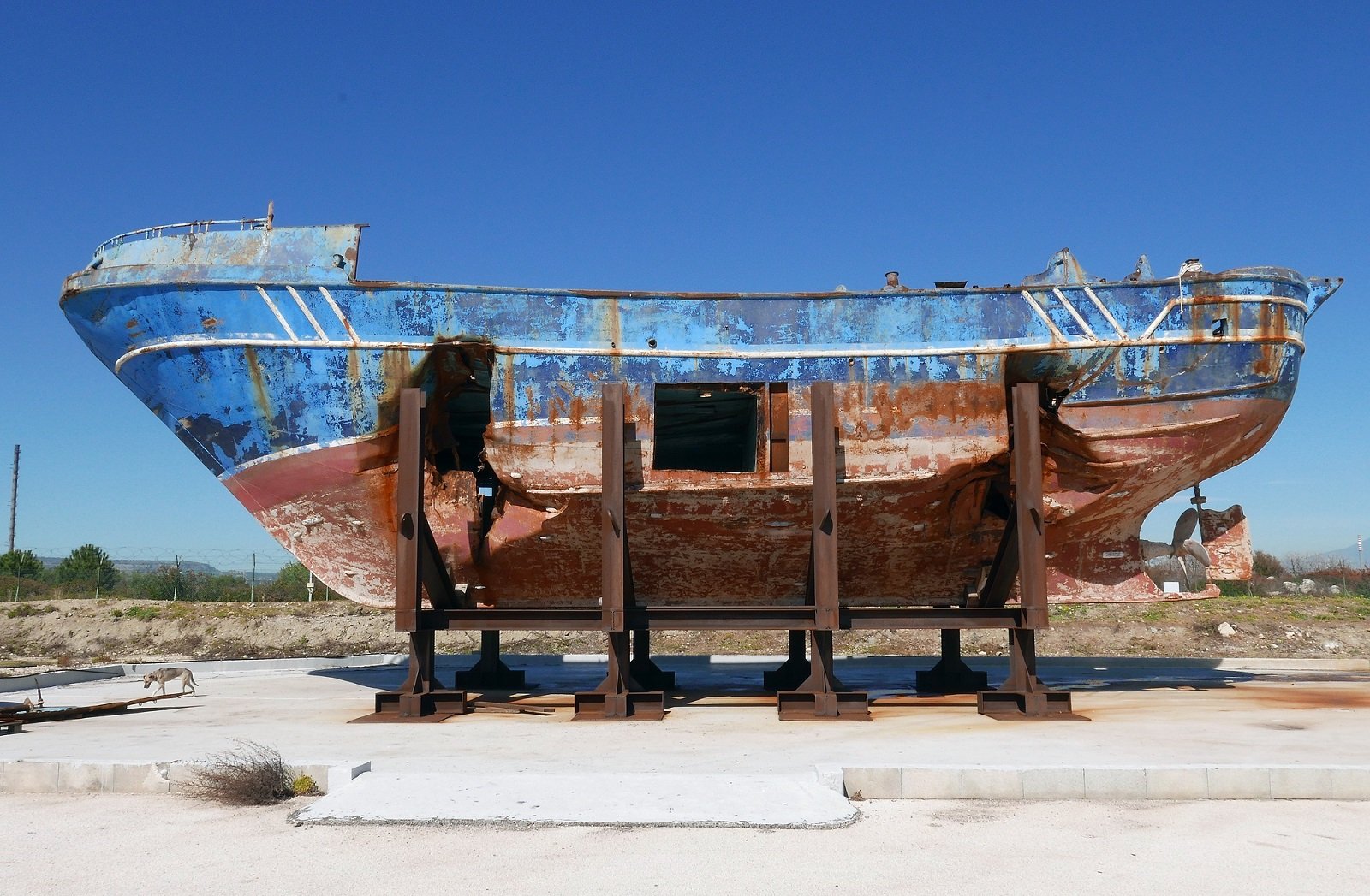 Christoph Büchel, Barca Nostra, Venezia, 2019. The migrant shipwreck of 18 April 2015 stored after its recovery in the Pontile Marina Militare di Melilli (NATO) near Augusta, Sicily. Photo © BARCA NOSTRA