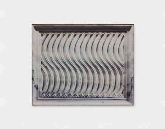 Elisa Sighicelli, Untitled (6885), 2019, 80 x 100 x 4 cm, stampa UV su marmo