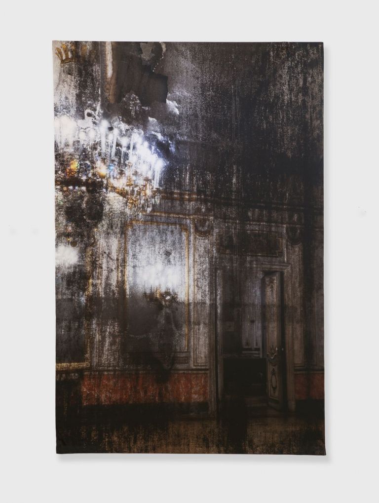 Elisa Sighicelli, Untitled (9156), 2018, 214 x 143 cm, fotografia stampata su raso