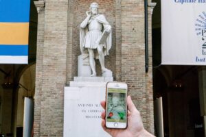 Taking Teens. Le statue di Parma prendono vita grazie a un progetto didattico